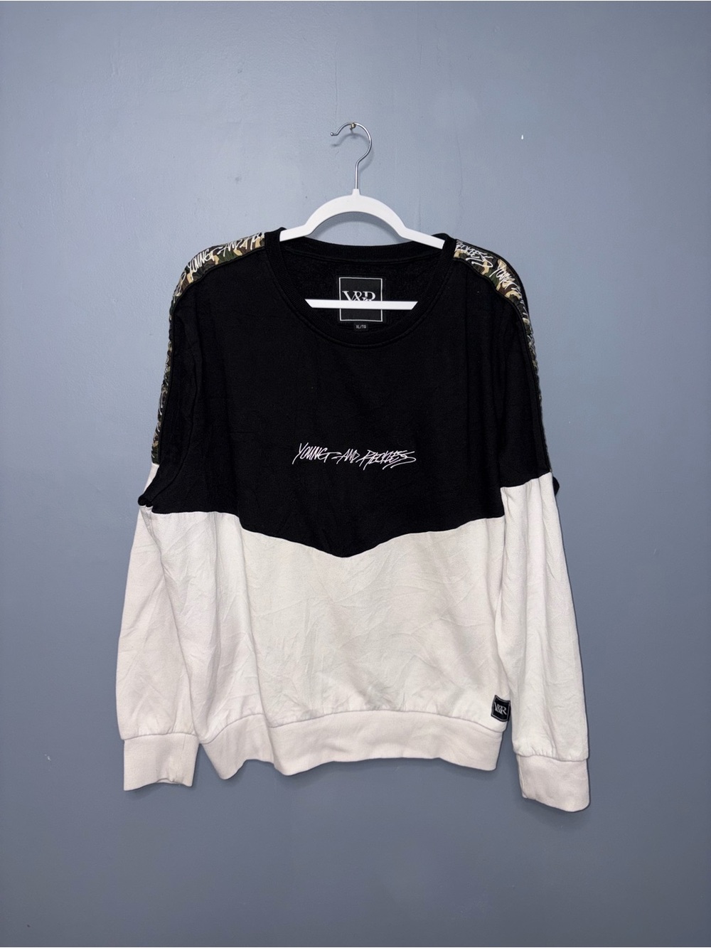 Young & Reckless | Black/White Sweatshirt | Size XL